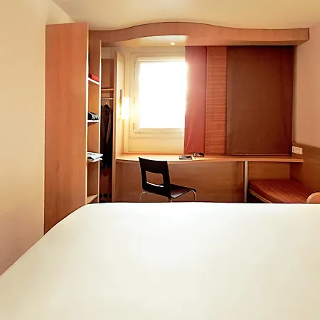 Ibis Centro Hotel 2*