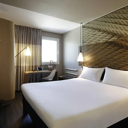 Ibis Centro 2*