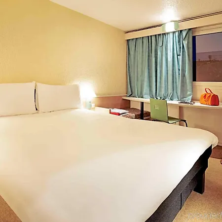 Ibis Centro 2*