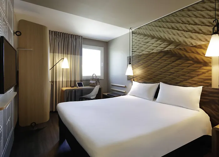 Ibis Centro 2*