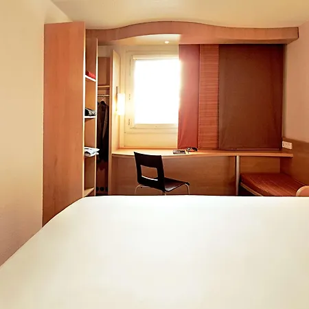 Ibis Centro Hotel 2*