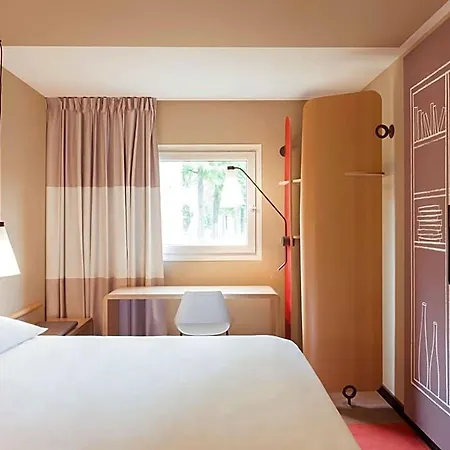 Ibis Centro 2*
