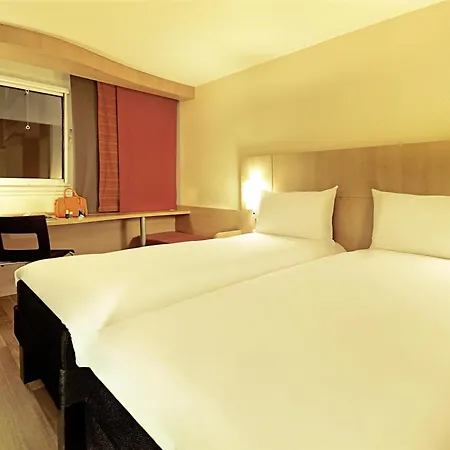 Ibis Centro Hotel 2*