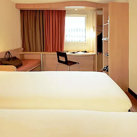 Ibis Centro 2*