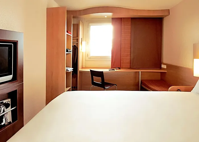 Ibis Centro Hotel 2*